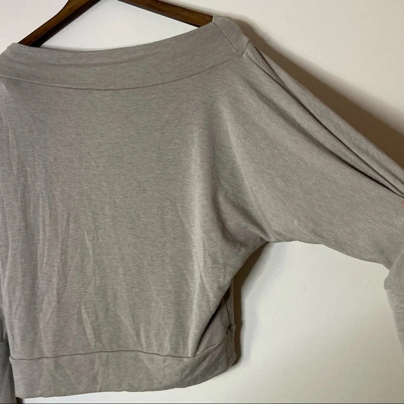 Beige Batwing Slouchy Minimal Sweater Boatneck Relaxed Oversized Size Small - Picture 3 of 10